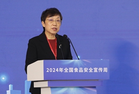 海關(guān)總署黨委委員、政治部主任呂偉紅_副本.jpg